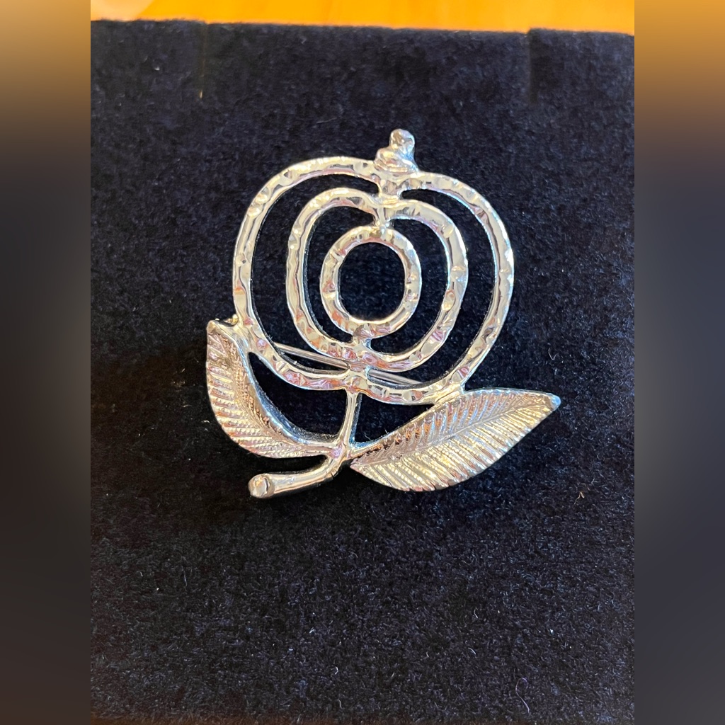 Brooch Silver Apple Sarah Coventry Vintage 25$